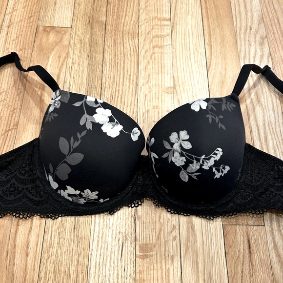 Brand new, never worn. Convertible push up bra size 34C. - Picture 4 of 7